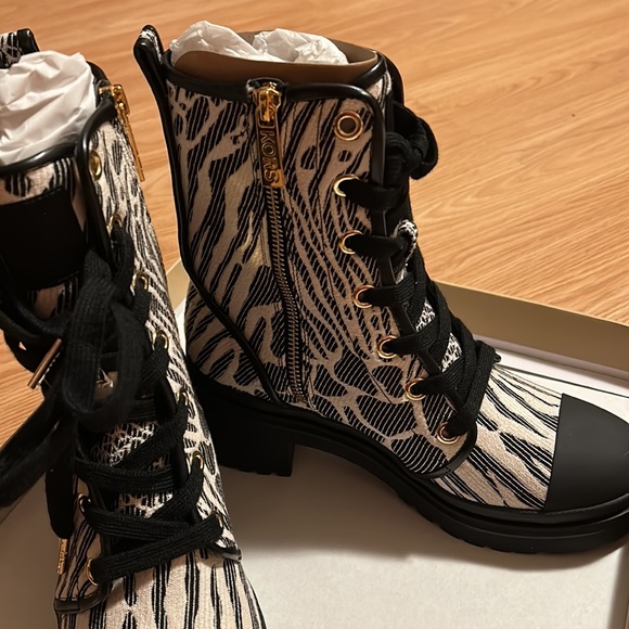 Michael Kors Corey Animal Jacquard Combat Boot, BNIB, size 7, Black - Picture 2 of 7